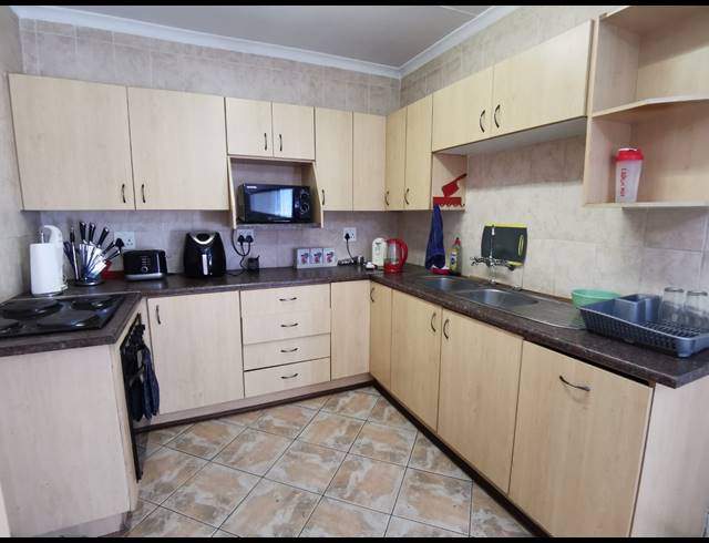 1 BEDROOM SIMPLEX FOR SALE IN VAN DYK PARK